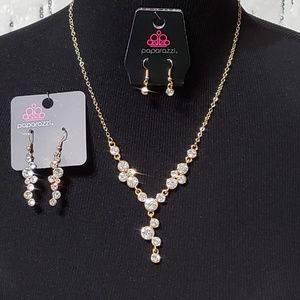 NWT💥Beautiful gold Necklace and earring set
